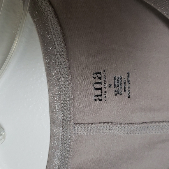 Apt 9 shimmer long sleeve shirt, elevated basic, round neck, women's size medium - Picture 4 of 6